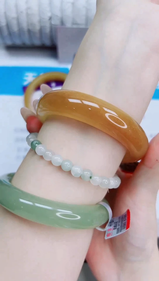未镶嵌手镯石英质玉116/54.3