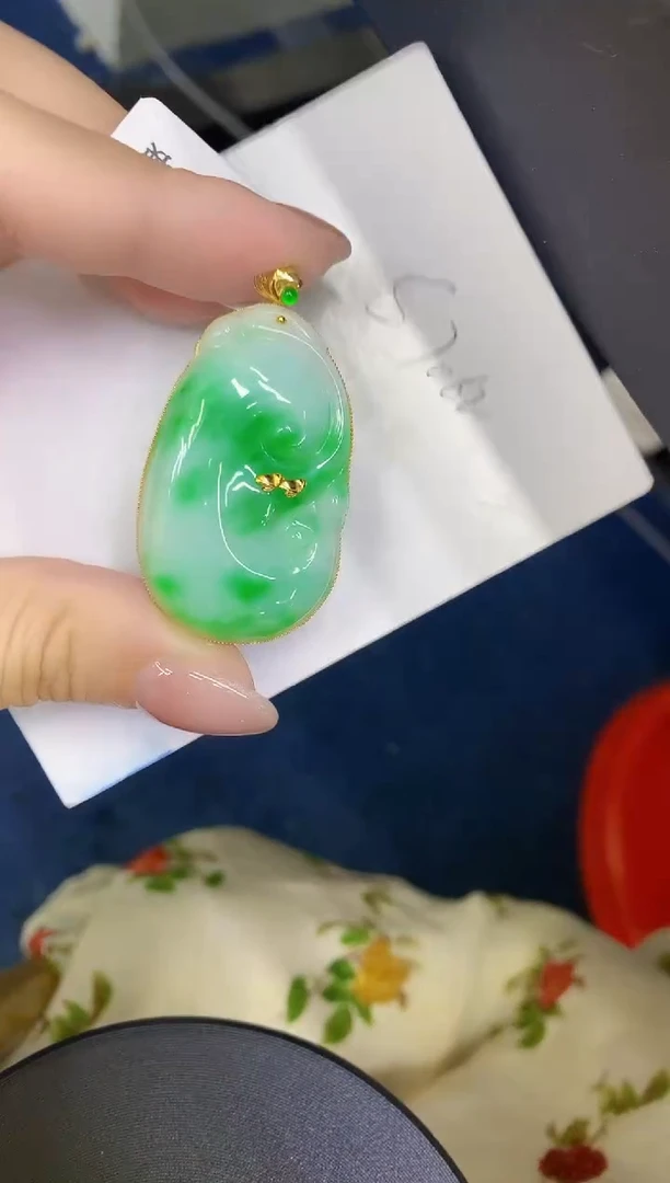 颈饰18K金镶嵌翡翠缅甸天然翡翠A货