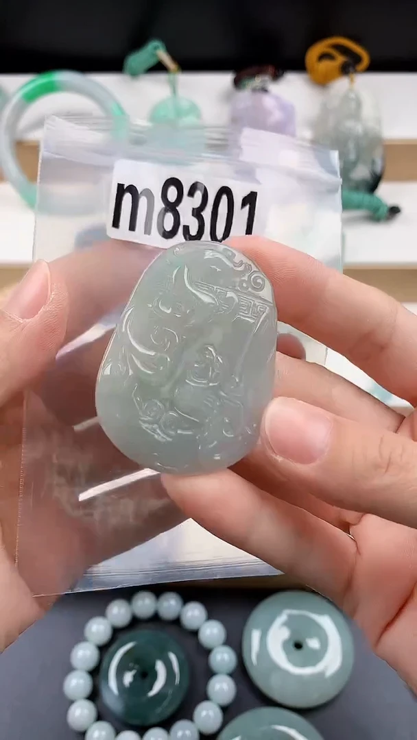 颈饰未镶嵌翡翠天然翡翠吊坠挂件