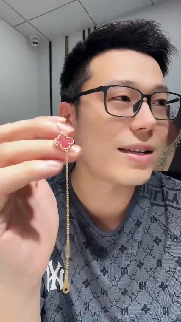 18K金镶嵌手链玛瑙/玉髓红色k黄，单花四叶草手链GHJ