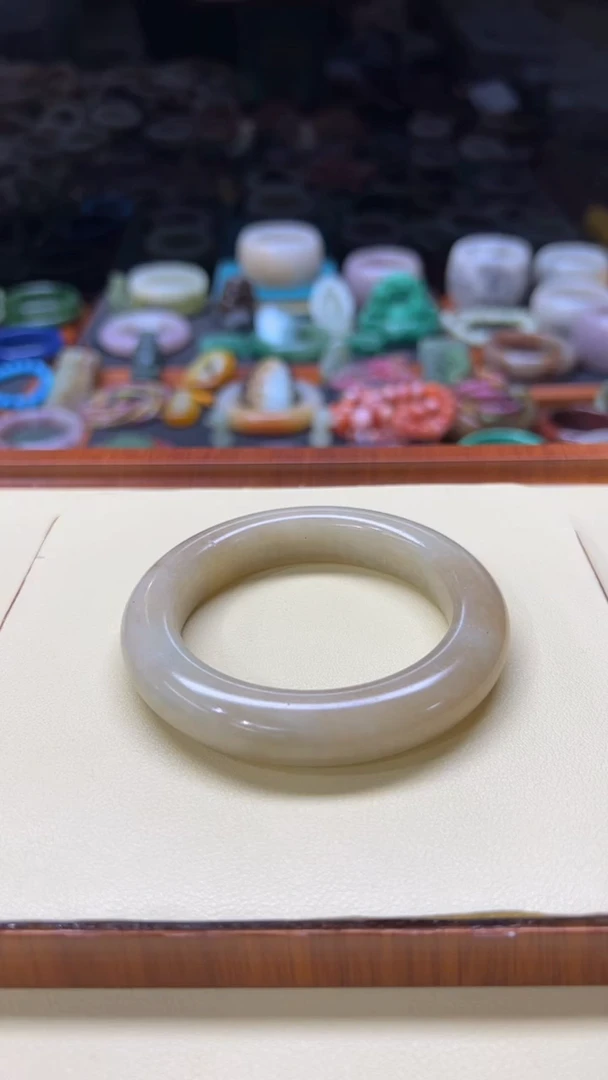 未镶嵌手镯石英质玉?**来030