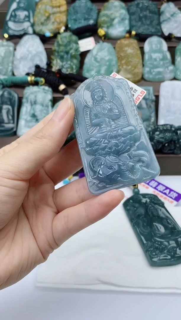 翡翠未镶嵌颈饰