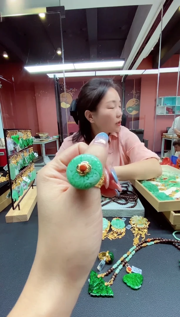 颈饰未镶嵌翡翠翡翠戒指
