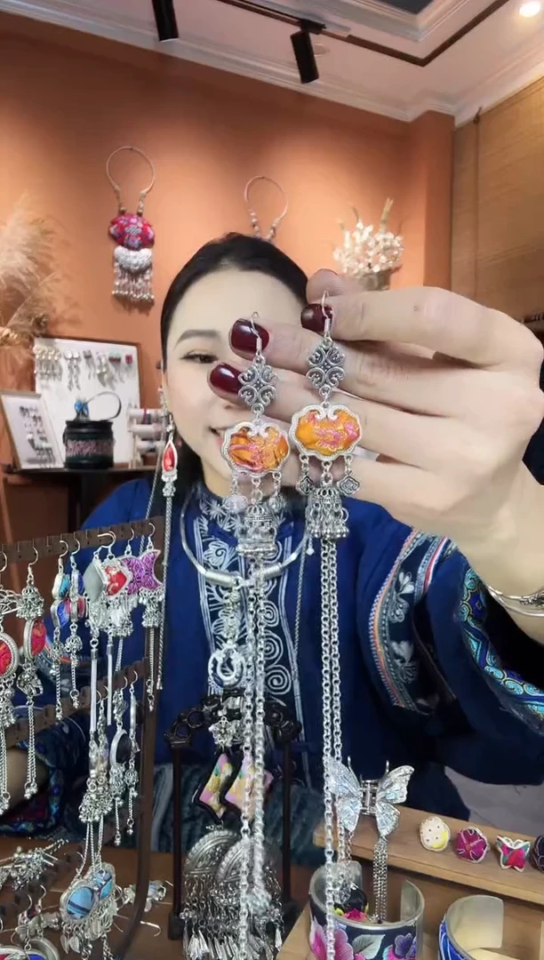 【闪购商品】刺绣纯手工民族风耳环