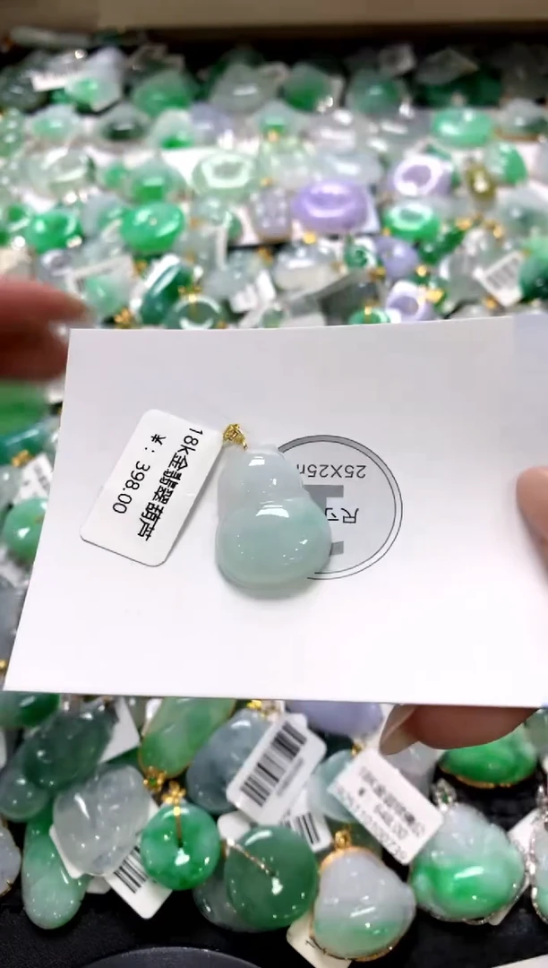 颈饰18K金镶嵌翡翠1