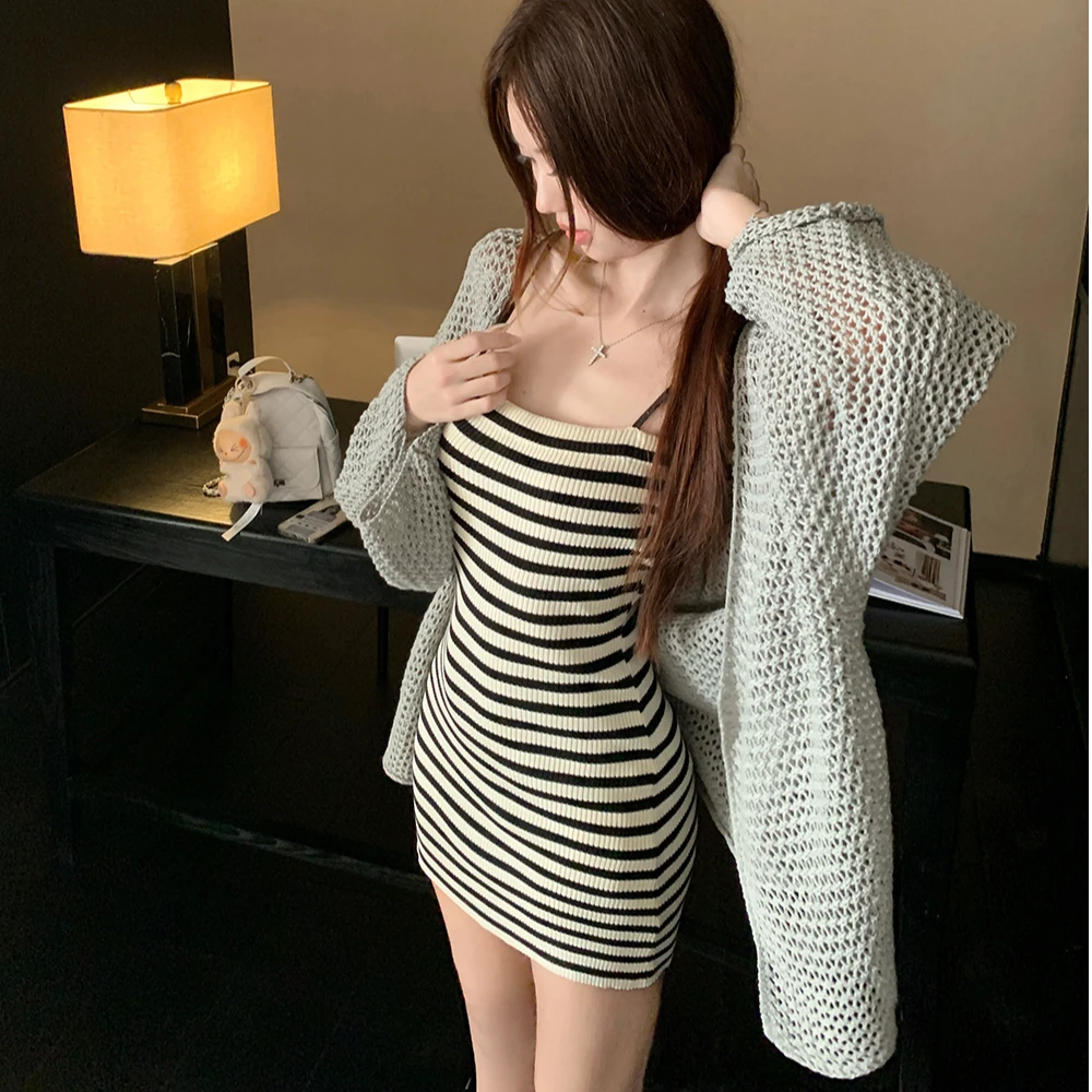 慵懒美女 纯欲黑白吊带包臀裙粗线镂空开衫两件套