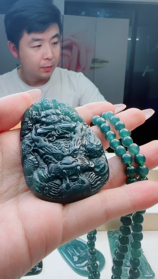 颈饰未镶嵌翡翠多样性发其中一