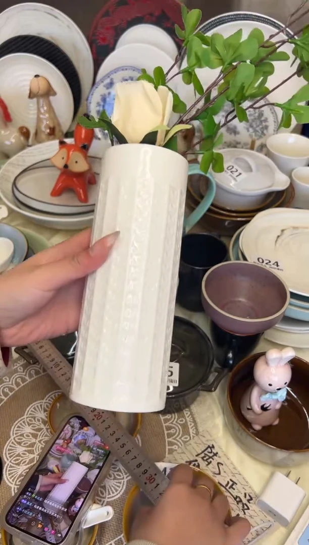 新骨瓷054瑕疵 暖白 浮雕 方格纹  花瓶