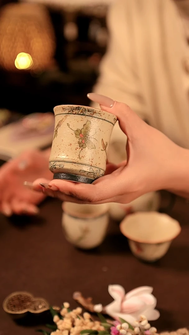 【闪购商品】闪购冲冲冲 青花蝴蝶兰花杯子