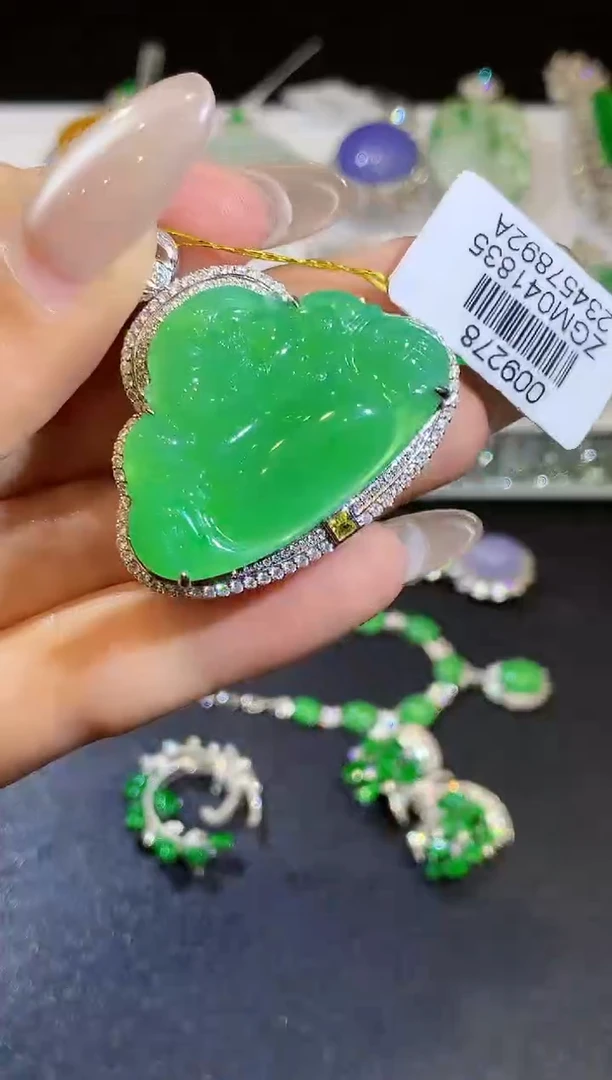 翡翠18K金镶嵌吊坠(不含链)SY009278多样性发其一