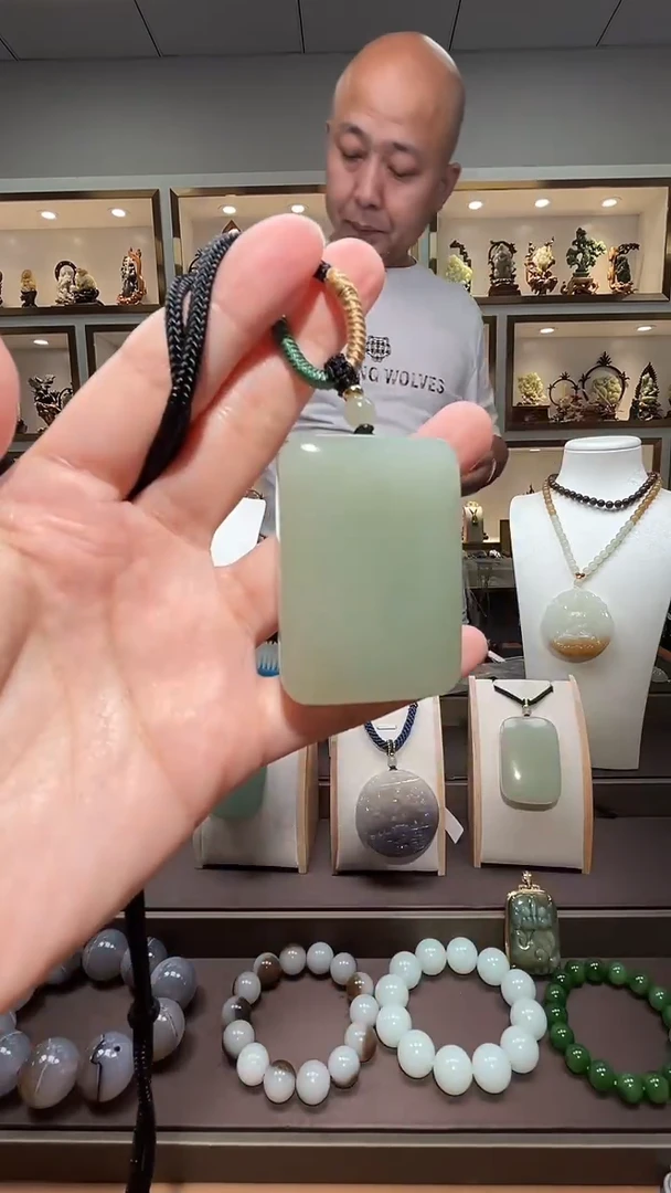 和田玉未镶嵌颈饰苏