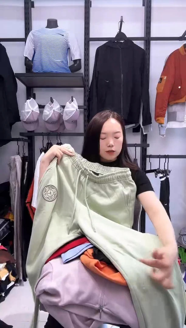 2128   编码  耐克卫衣服饰过款为准 尺码