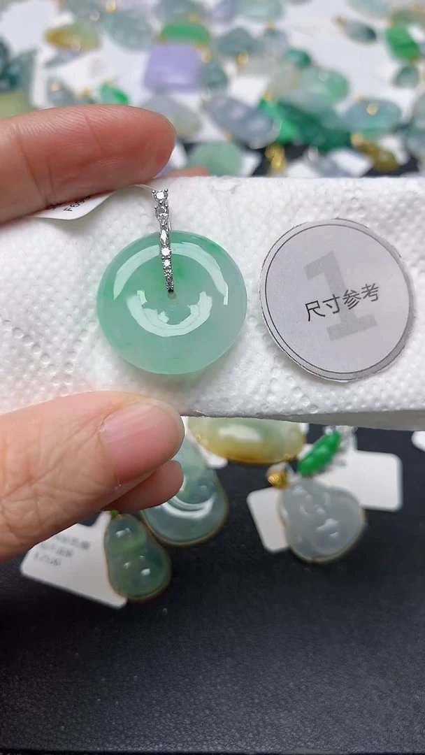颈饰18K金镶嵌翡翠天然缅甸A货翡翠