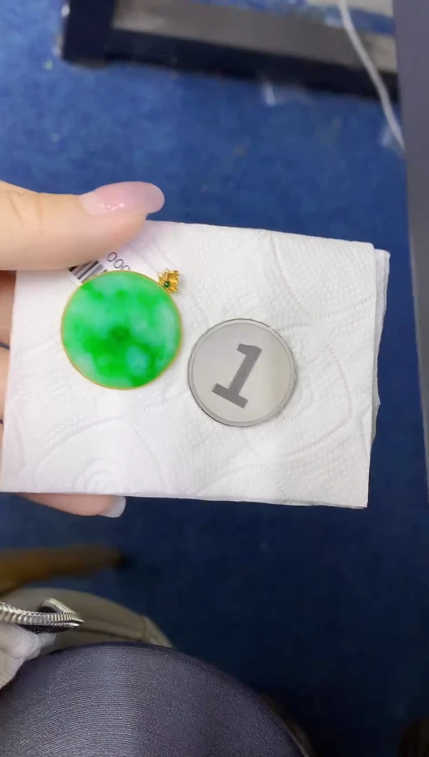 颈饰18K金镶嵌翡翠缅甸天然翡翠A货