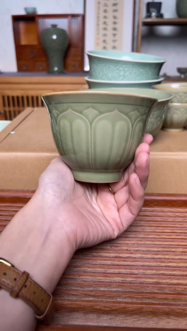 瓷器耀州窑莲瓣纹大主人杯  微瑕
