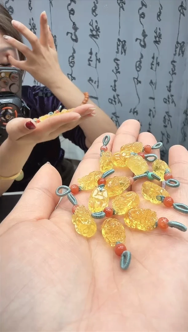 【闪购商品】琥珀裸石未镶嵌貔貅     多样性发一