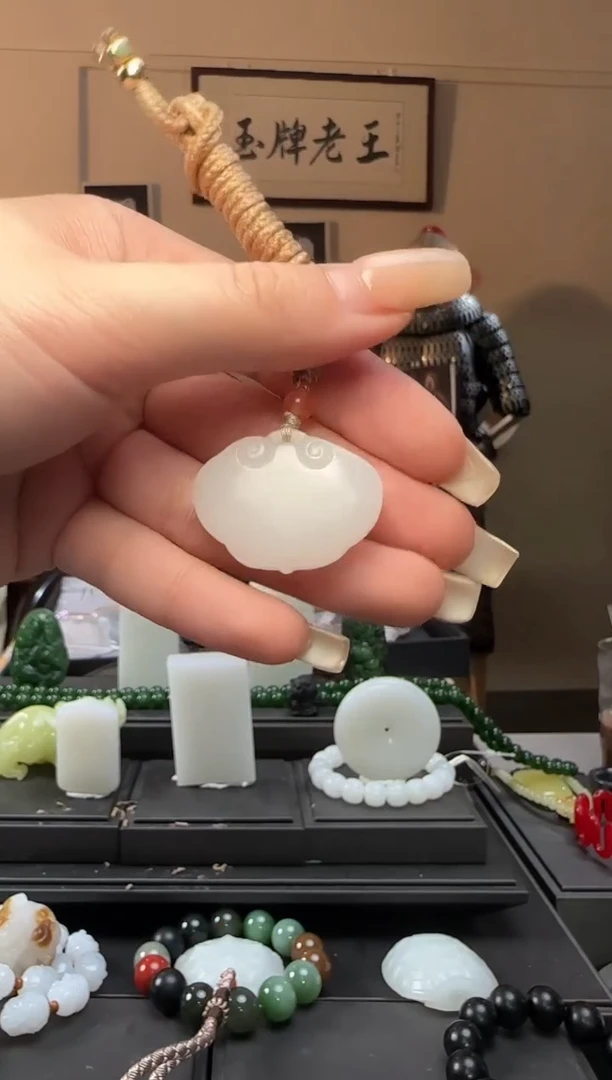 和田玉未镶嵌颈饰白玉如意吊坠