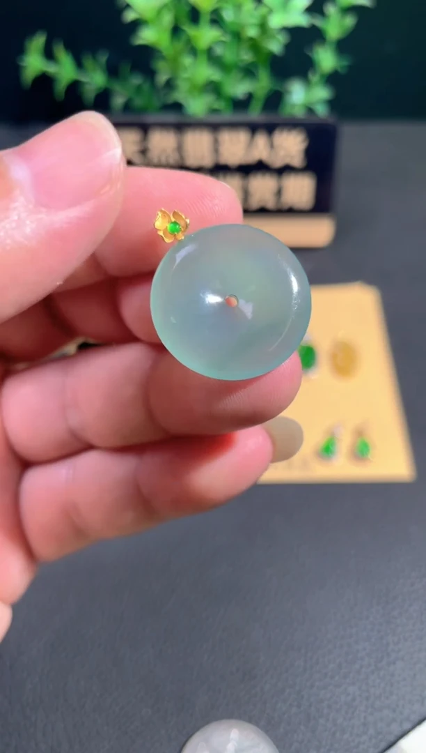 颈饰18K金镶嵌翡翠翡翠