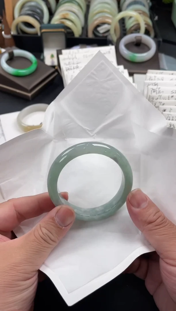 【闪购商品】翡翠手镯未镶嵌54正圈