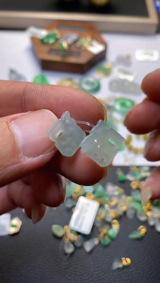 翡翠未镶嵌颈饰翡翠净货32659