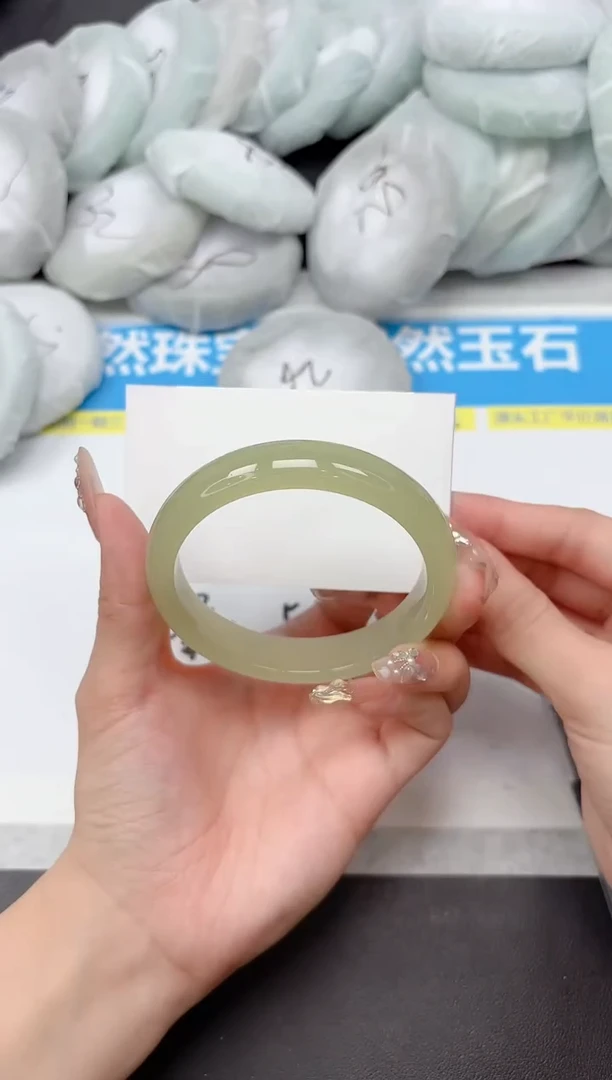 未镶嵌手镯石英质玉84-60.6