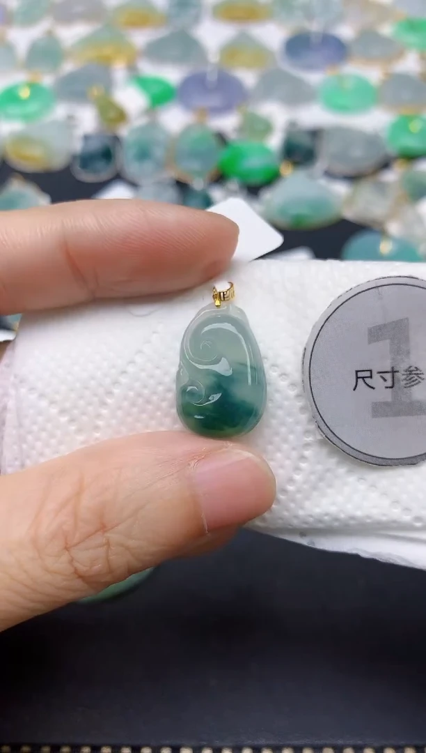 翡翠18K金镶嵌颈饰天然缅甸A货翡翠