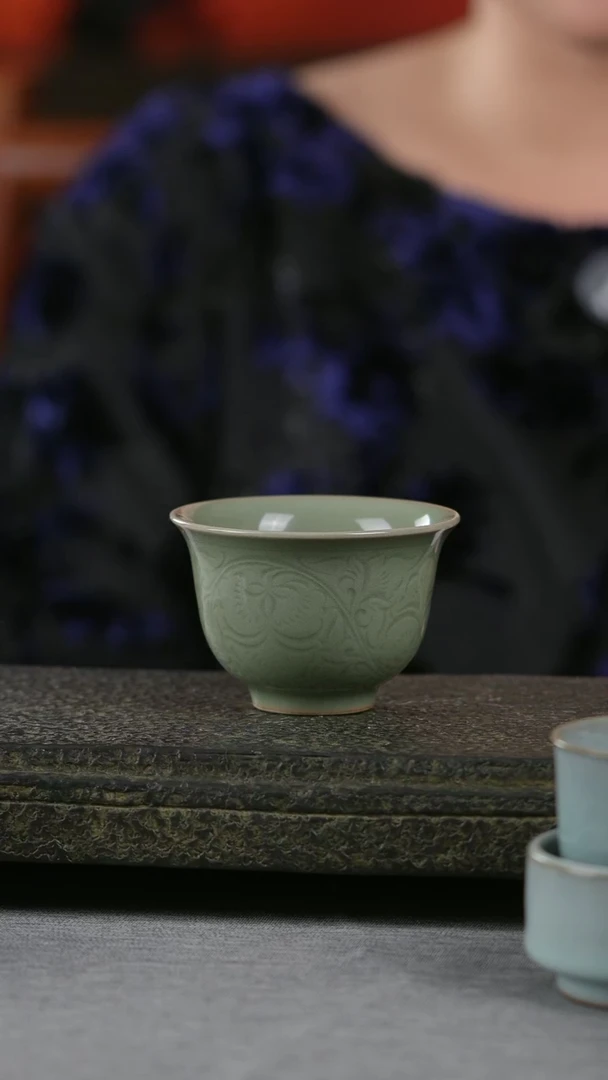 【双渔精选·压手杯】秘青釉缠枝牡丹纹压手杯主人杯纯手工