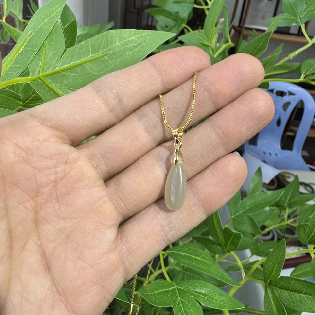 和田玉晴水水滴20*8mm 珠宝玉石 玉质温润细腻镶嵌吊坠