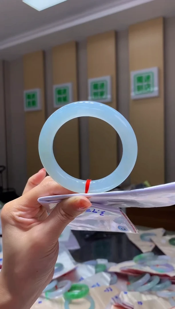 翡翠手镯未镶嵌-Q53 圈口56.7