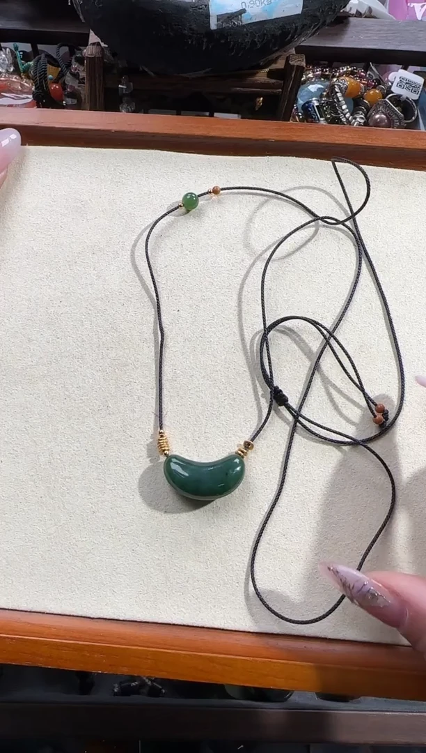 吊坠(赠链)未镶嵌和田玉（碧玉）78645132