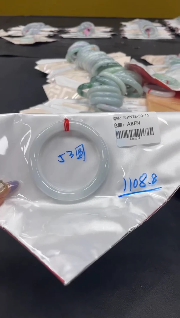 未镶嵌手镯翡翠翡翠手镯