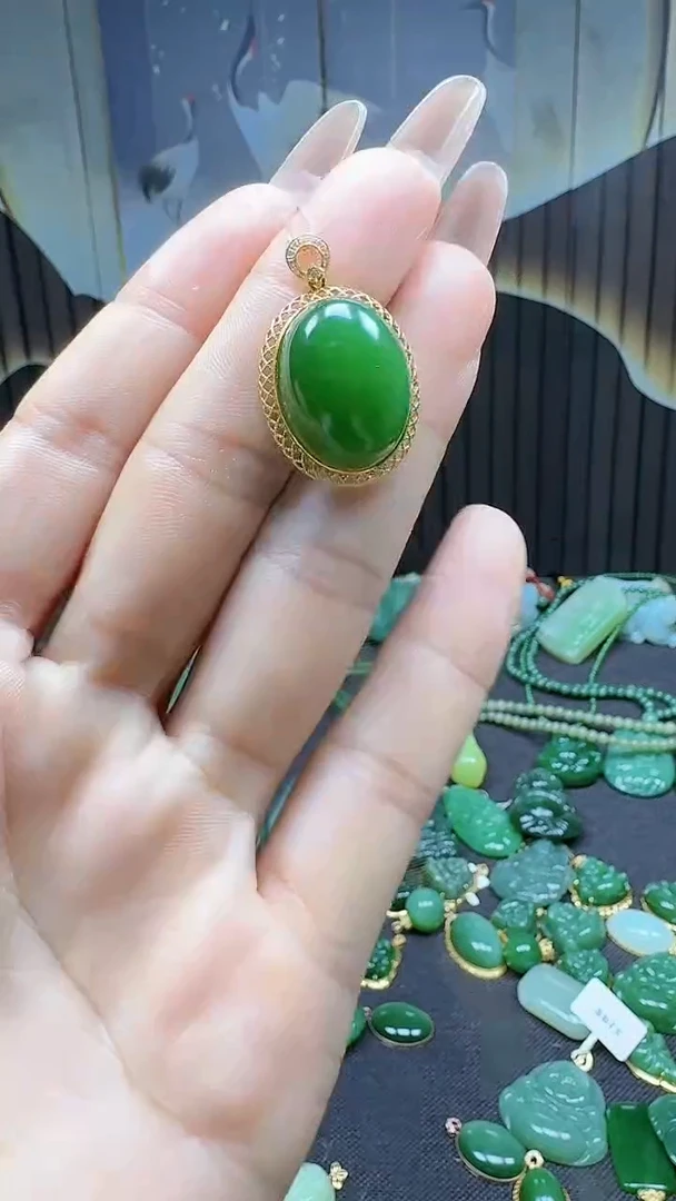 【闪购商品】和田玉挂件18K金镶嵌1