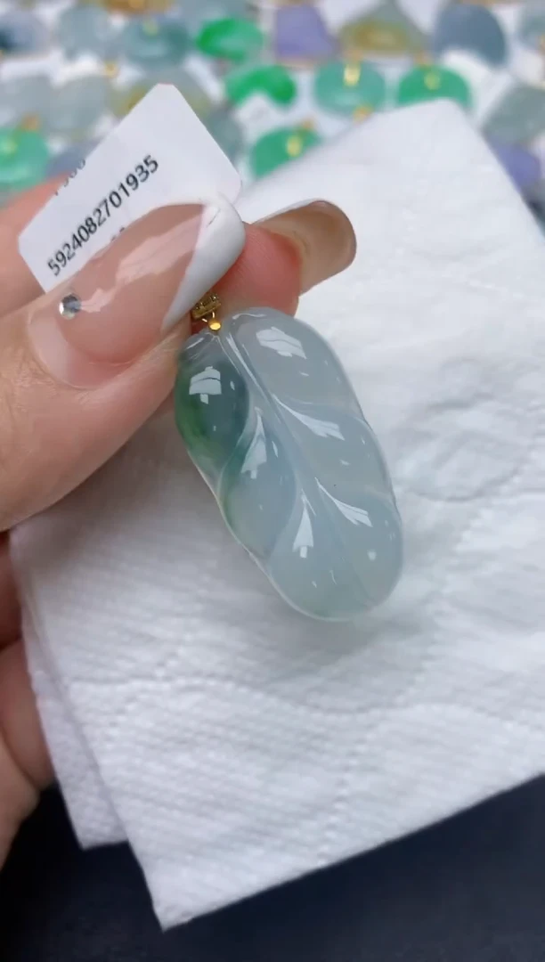 翡翠18K金镶嵌颈饰天然缅甸A货翡翠