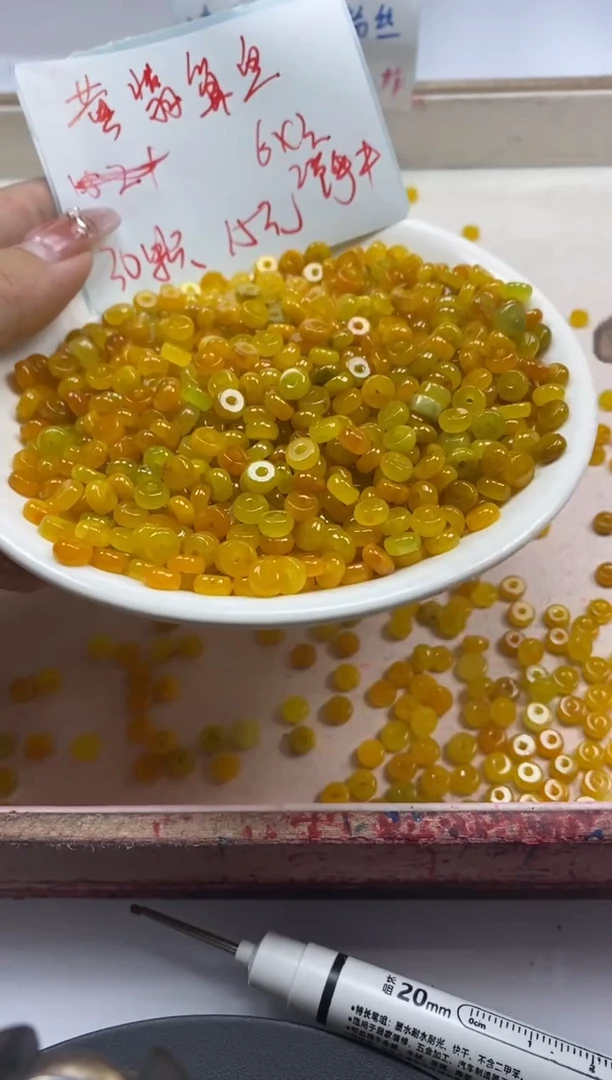 【闪购商品】翡翠颈饰未镶嵌w1491黄翡隔片6*3mm*30颗