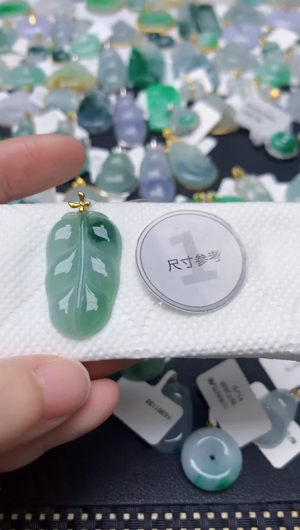 颈饰18K金镶嵌翡翠天然缅甸A货翡翠