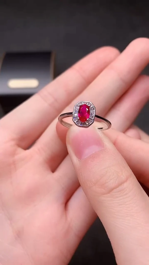 【闪购商品】红宝石戒指银S925镶嵌....