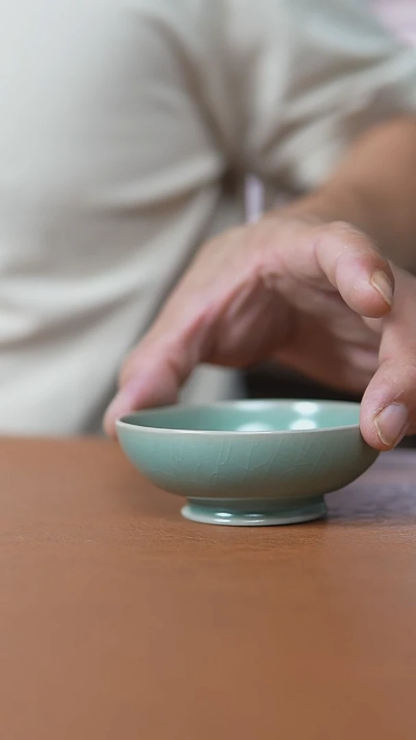 瓷片仿古翡翠绿釉卷足普洱杯一级礼盒