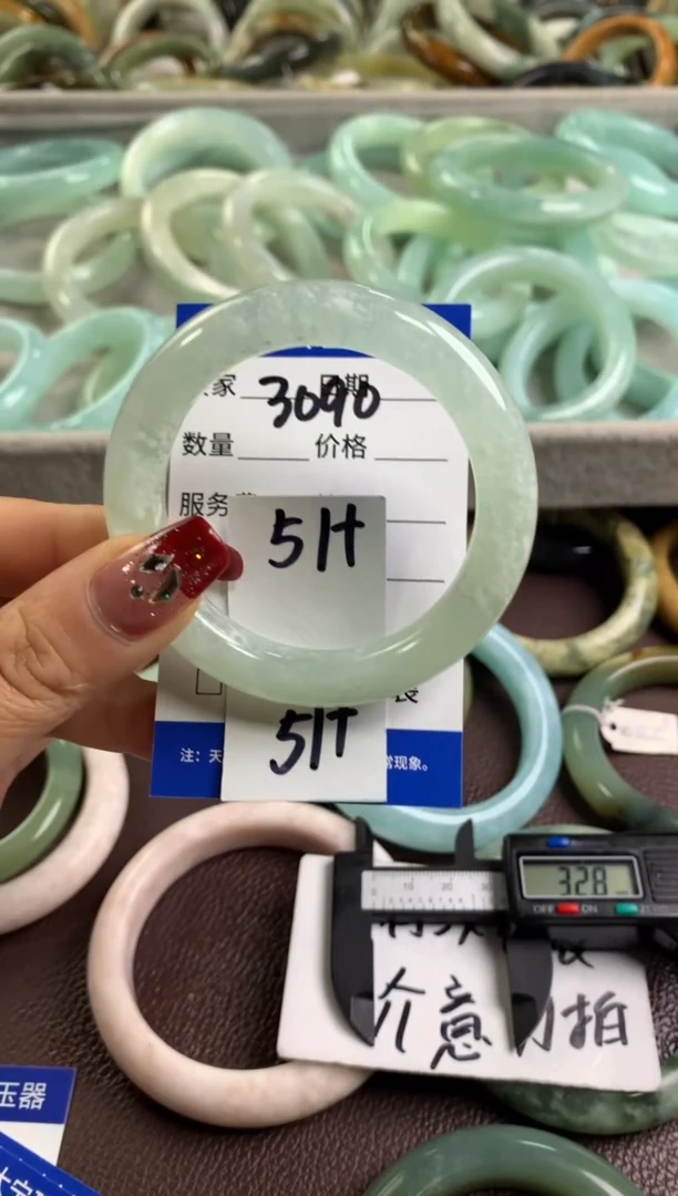 【闪购商品】蛇纹石玉手镯未镶嵌3090