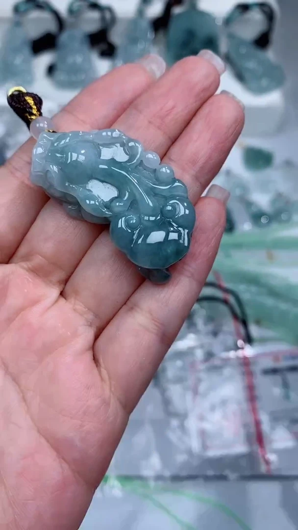 颈饰未镶嵌翡翠吊坠
