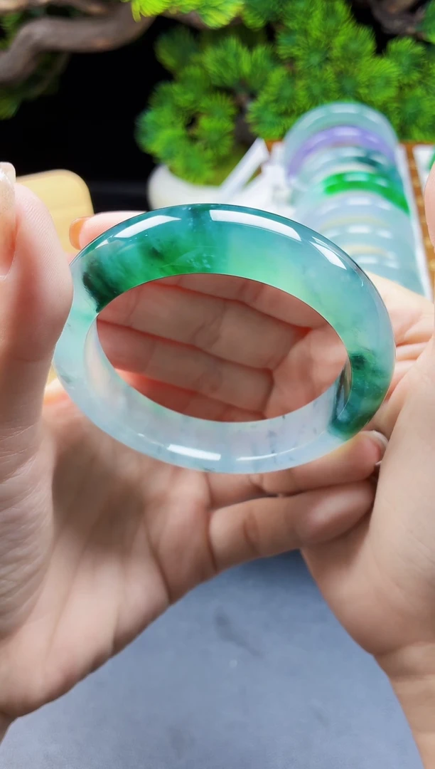 未镶嵌手镯翡翠A8,全款26W，定金2W