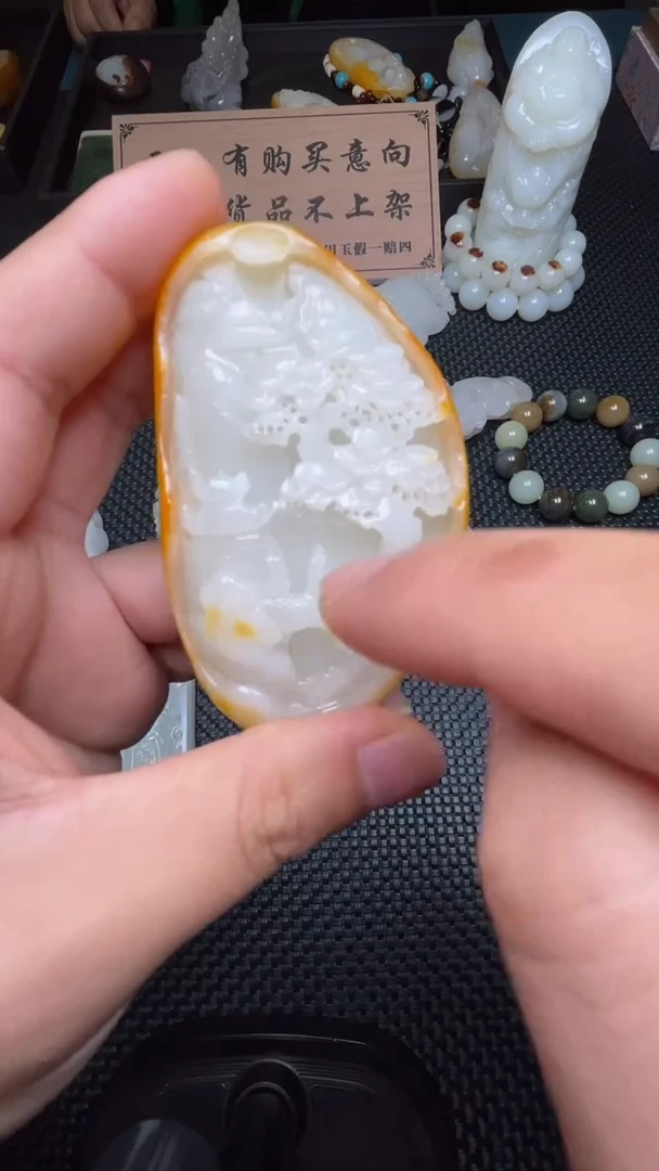 颈饰未镶嵌和田玉传世珠宝籽玉