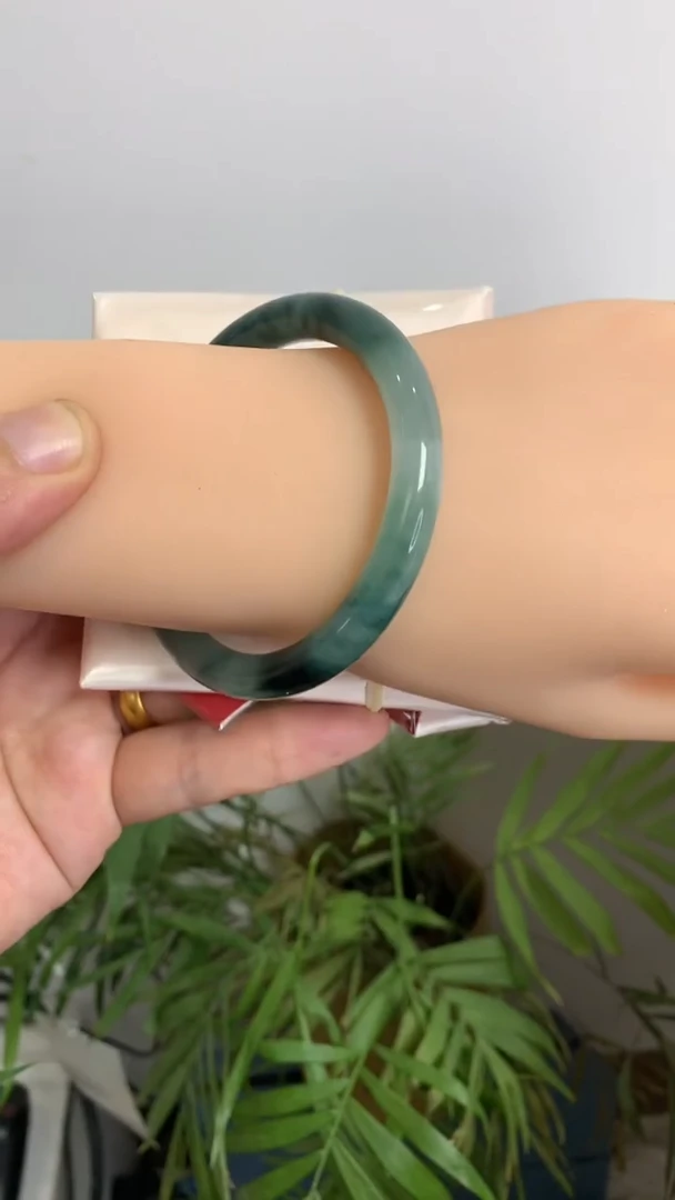 未镶嵌手镯翡翠冰胶绿圆条54.7