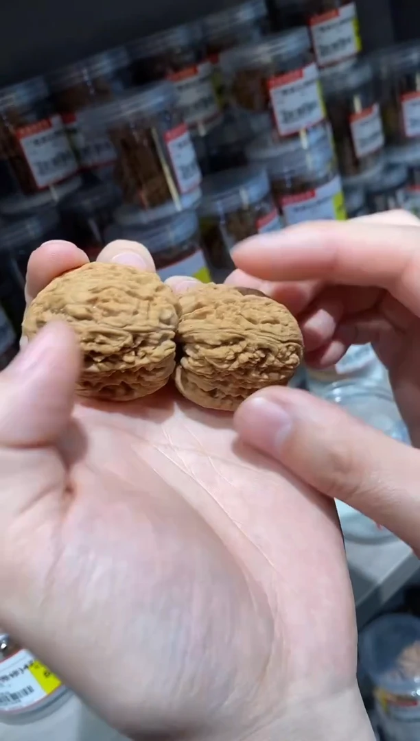 把件文玩核桃全品高炮拉丝蚂蚁纹南疆石38尺