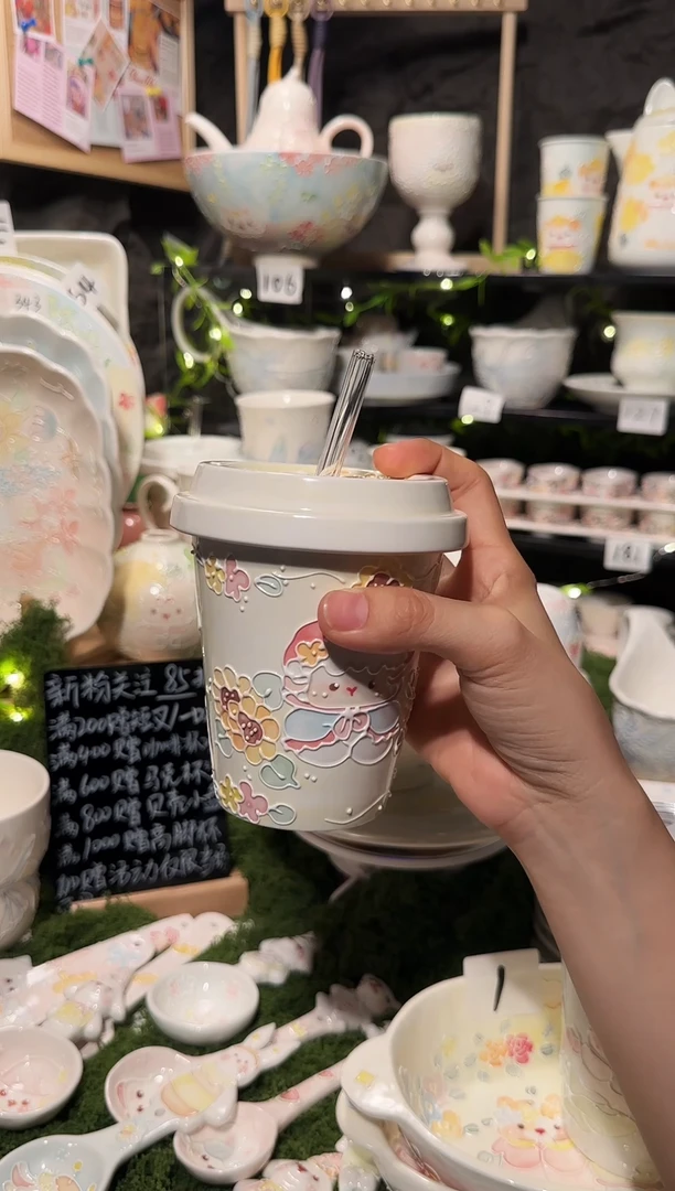 立体釉吸管马克杯
