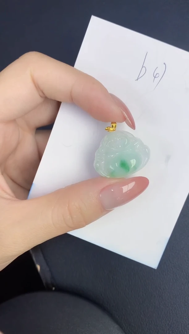 翡翠18K金镶嵌颈饰缅甸天然翡翠A货