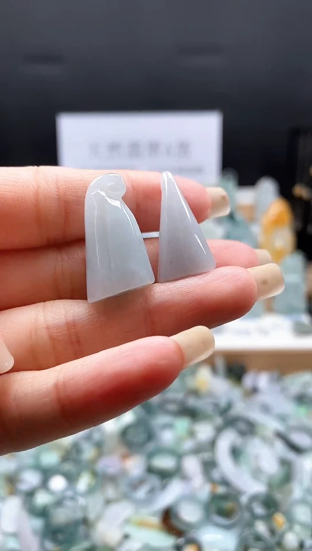 翡翠未镶嵌吊坠(不含链)153莲蓬一对（福利品  部分有瑕疵）