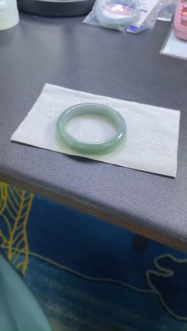 未镶嵌手镯定制翡翠姐****起手镯