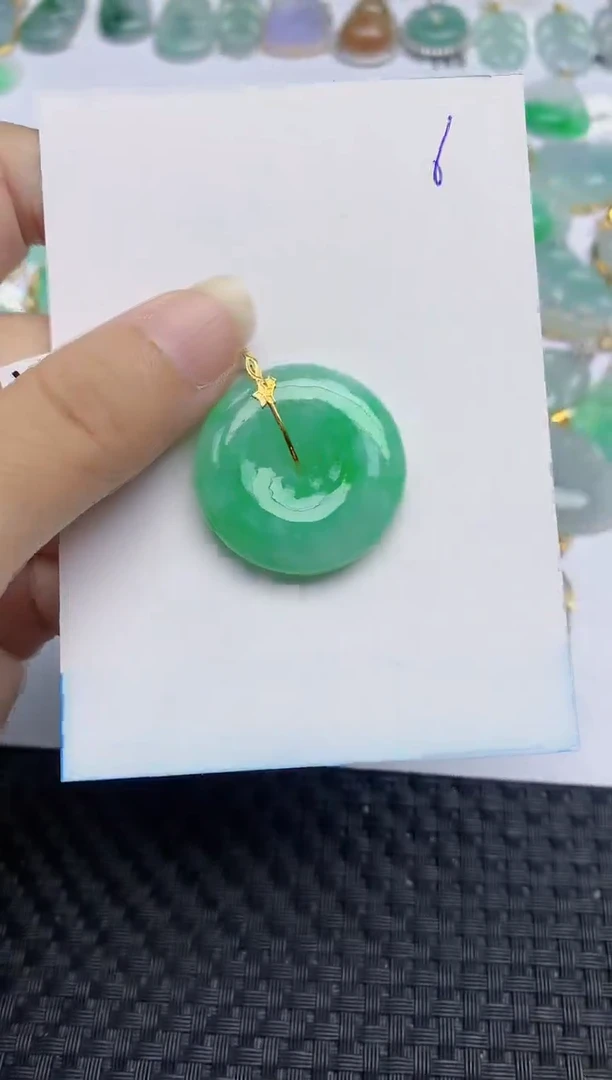翡翠18K金镶嵌颈饰天然翡翠A货