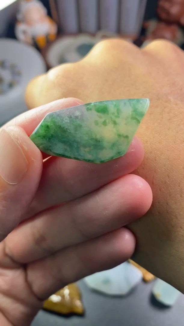 未镶嵌定制翡翠温*，翡翠片料定制工费11.30-31随形