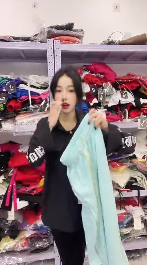 闪光购精品女装68瑕疵